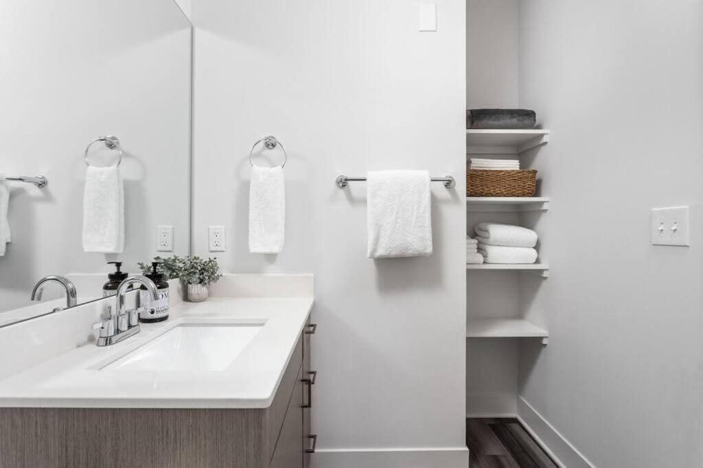 Dream Apartment Near Whole Foods Cozysuites อินเดียนาโพลิส ภายนอก รูปภาพ