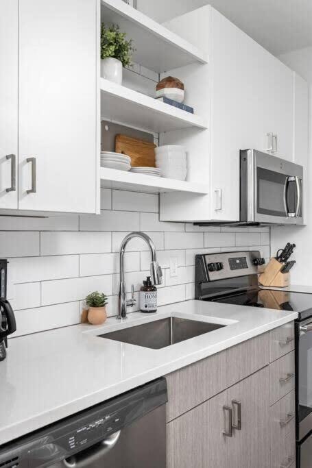 Dream Apartment Near Whole Foods Cozysuites อินเดียนาโพลิส ภายนอก รูปภาพ