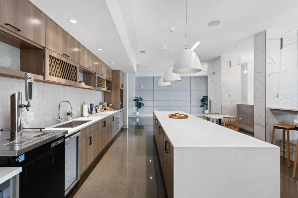 Dream Apartment Near Whole Foods Cozysuites อินเดียนาโพลิส ภายนอก รูปภาพ