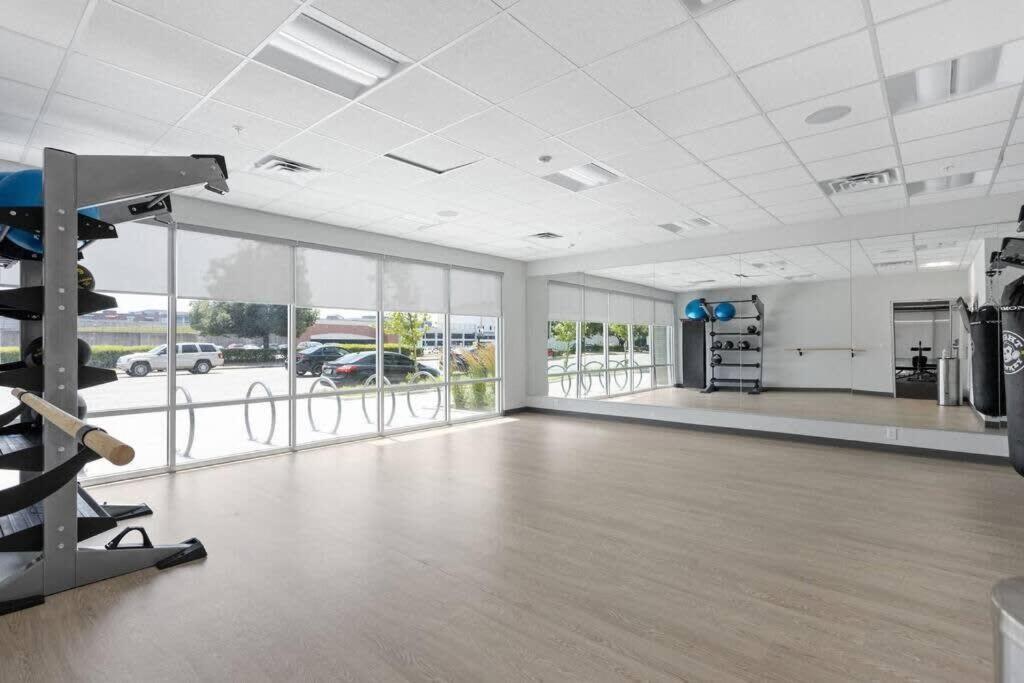 Dream Apartment Near Whole Foods Cozysuites อินเดียนาโพลิส ภายนอก รูปภาพ
