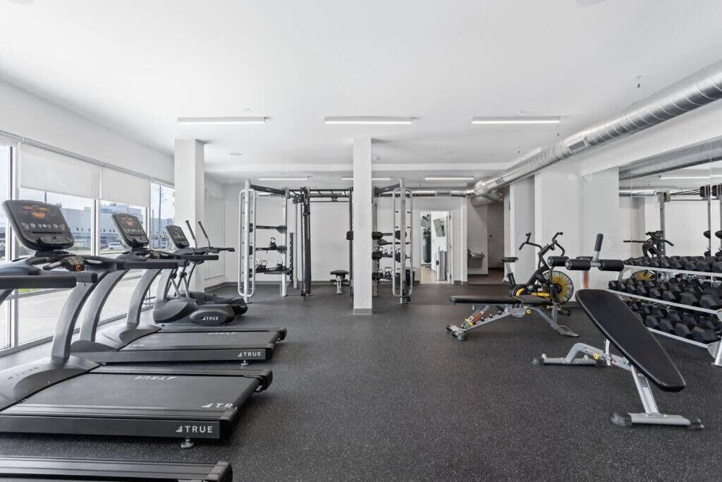 Dream Apartment Near Whole Foods Cozysuites อินเดียนาโพลิส ภายนอก รูปภาพ